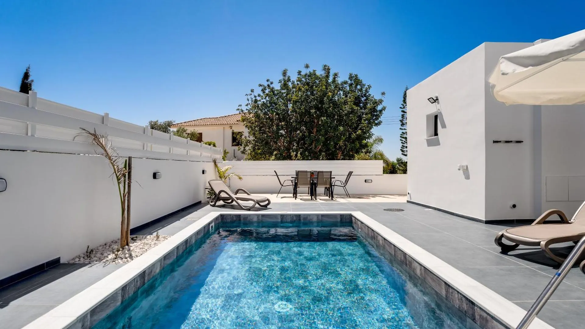 Panatheon - Luxury 1 & 2 Bdr Bungalows 300 Meters From Sandy Beach! Ayia Napa Villa